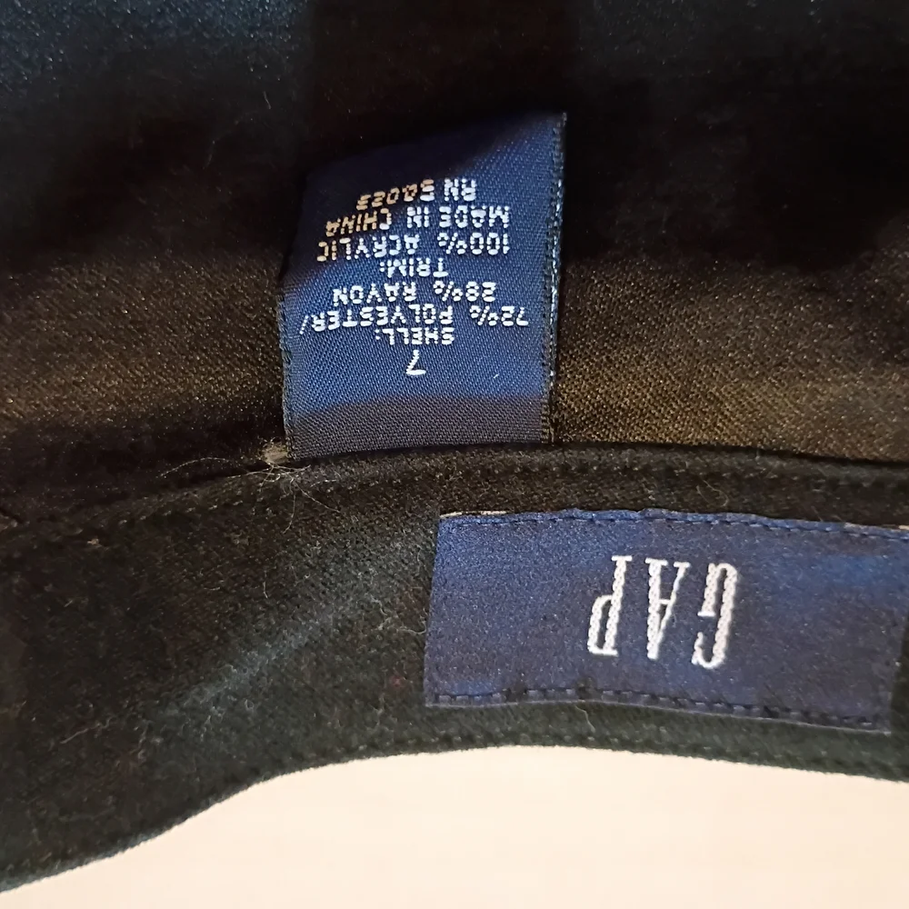 GAP Girls Black  Skirt with Snowflake Embroidery‎ Design Sz 7